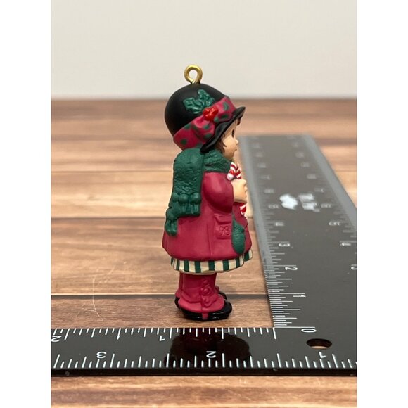 1998 HALLMARK KEEPSAKE ORNAMENT QX6876 SWEET REMEMBERINGS CANDY CANE LITTLE GIRL - Picture 5 of 8